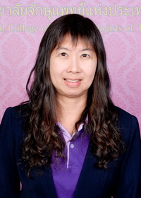 รูป แพทย์หญิง ดารารัตน์ ข่ายม่าน